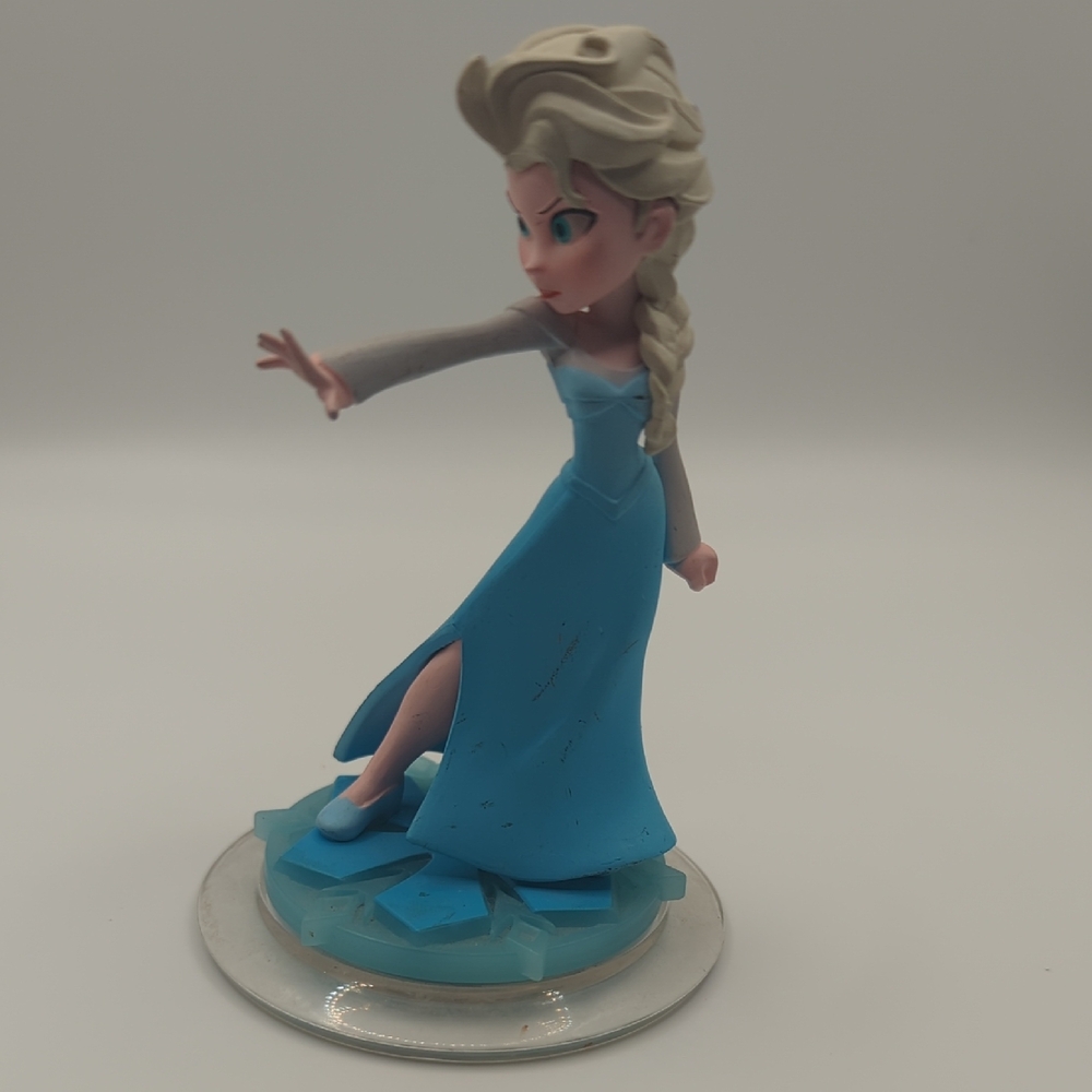 Disney Infinity Elsa Frozen Blue and Black Accents